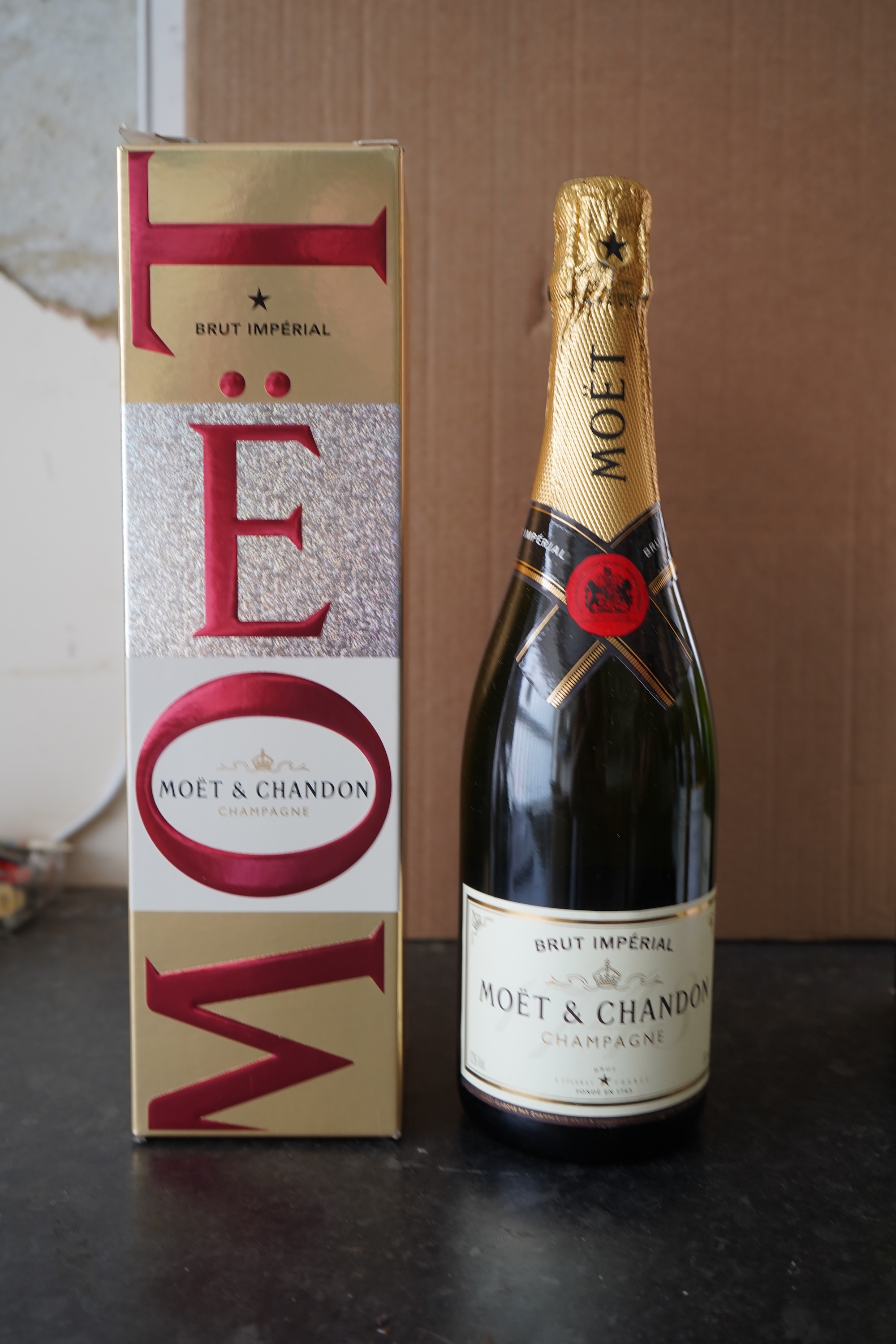 Three bottles of Nicolas Feuillatte Cuvée Spéciale Champagne, four bottles of Bollinger Special Cuvee Champagne, a bottle of Moet, three bottles of Cava and one other (11)